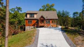 Southern Belle, hot tub, game room, king suite!